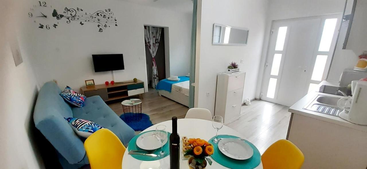 Lennida Studio Apartman With Free Parking Kavran Eksteriør billede