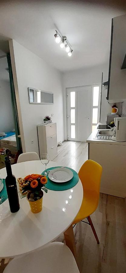 Lennida Studio Apartman With Free Parking Kavran Eksteriør billede