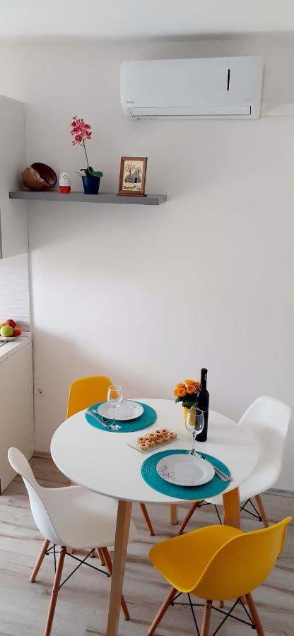 Lennida Studio Apartman With Free Parking Kavran Eksteriør billede